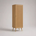 Credenza alta in legno con anta scanalata, rovere naturale, 60 x 40 x 160 cm