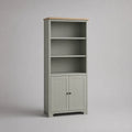 Libreria rettangolare in legno con armadietto a 2 ante, verde salvia e rovere naturale, 80 x 35 x 180 cm